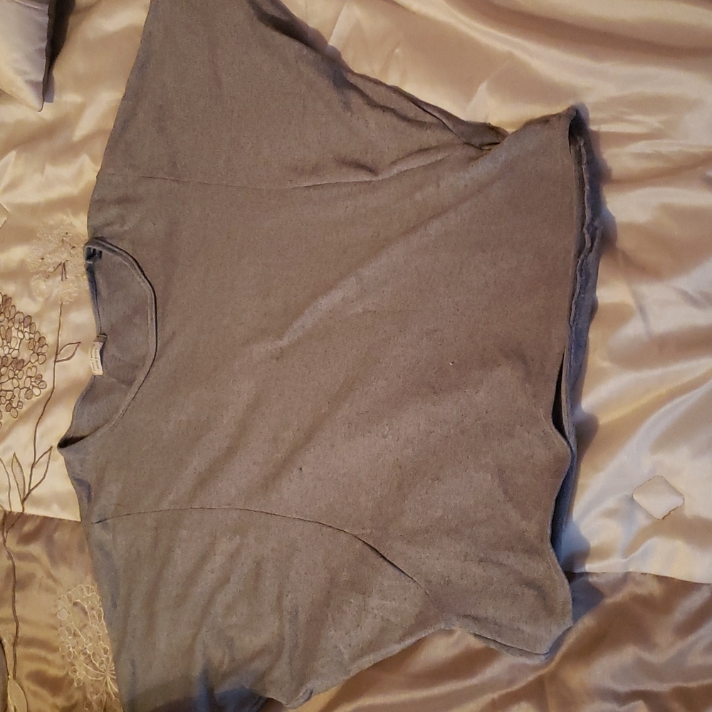 Plum Feathers New York Grey Wing Sleeve Top